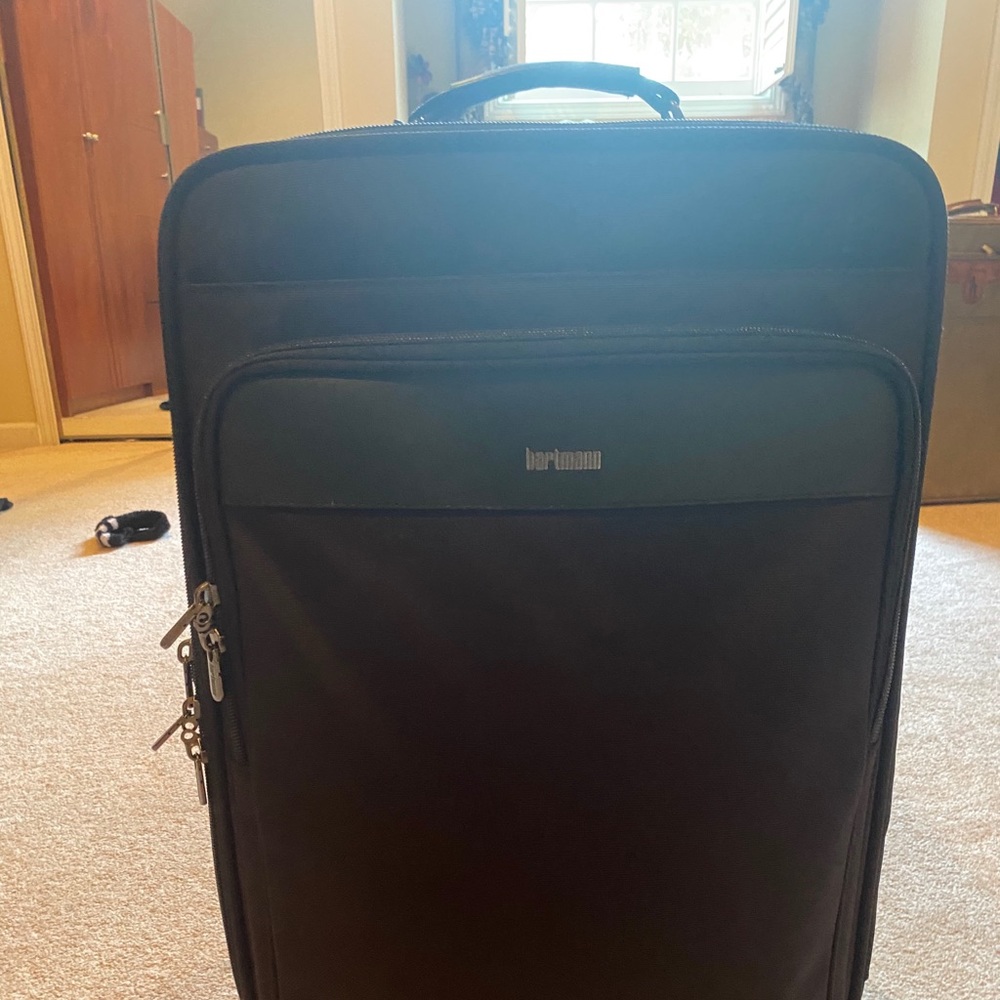 Hartmann 22 inch carry-on with suiter